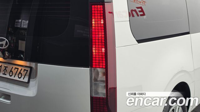 Hyundai Staria 2025 — photo 9