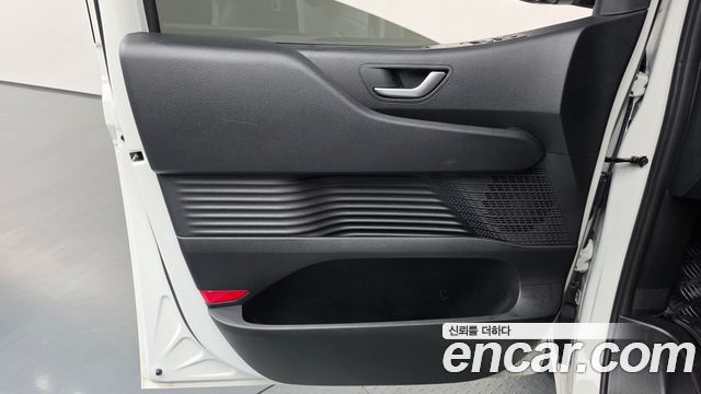 Hyundai Staria 2025 — photo 14
