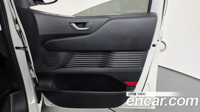 Hyundai Staria 2025 — photo 15