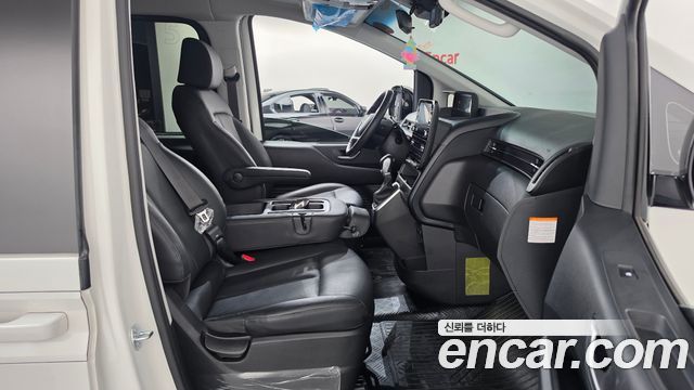 Hyundai Staria 2025 — photo 16