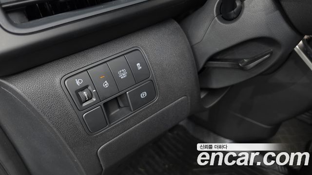 Hyundai Staria 2025 — photo 27