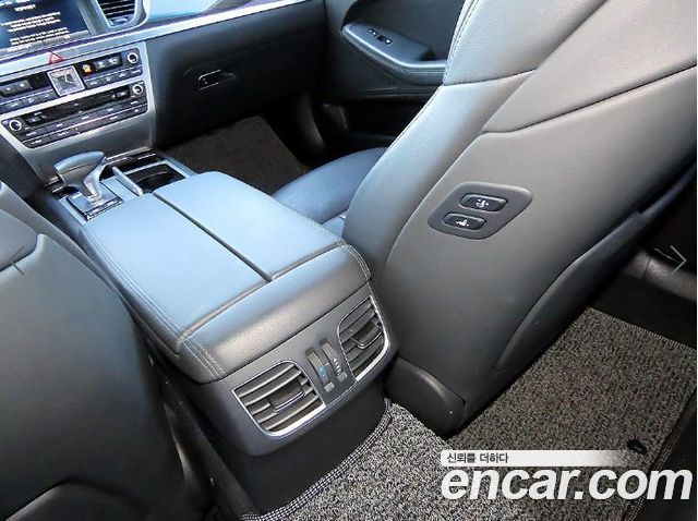 Genesis G80 2017 — photo 17