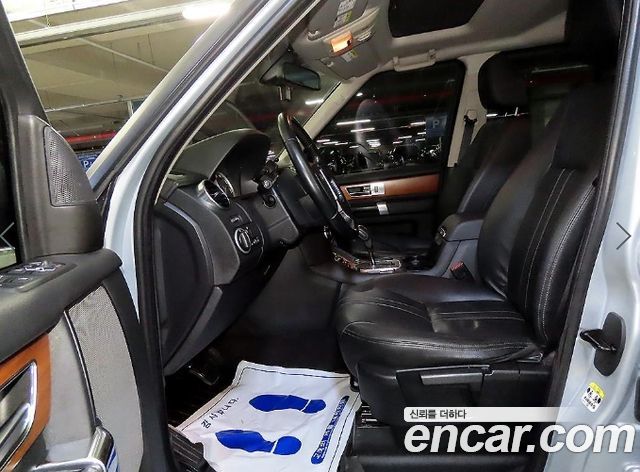 Land Rover Discovery 2010 — photo 6