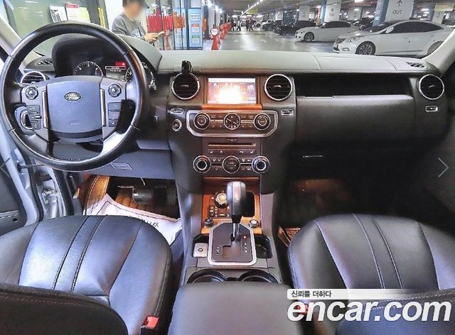 Land Rover Discovery 2010 — photo 10