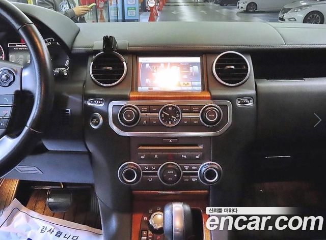 Land Rover Discovery 2010 — photo 20
