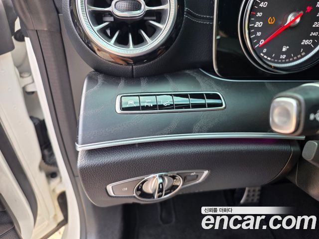Mercedes-Benz E-Class 2019 — photo 14