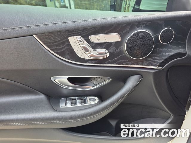 Mercedes-Benz E-Class 2019 — photo 15
