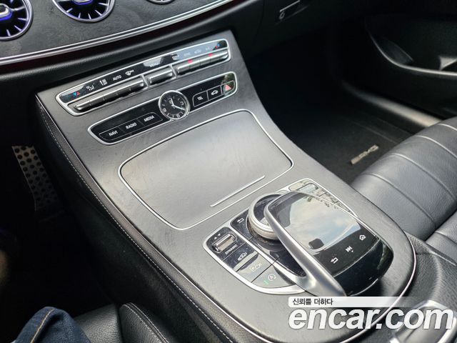 Mercedes-Benz E-Class 2019 — photo 17