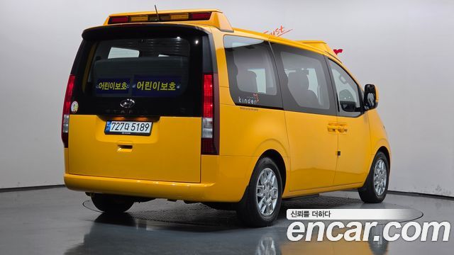 Hyundai Staria 2022 — photo 2