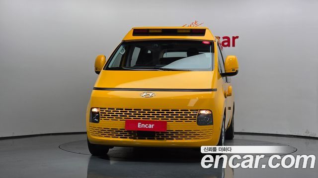 Hyundai Staria 2022 — photo 3