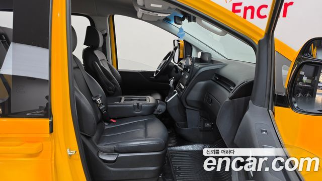 Hyundai Staria 2022 — photo 16