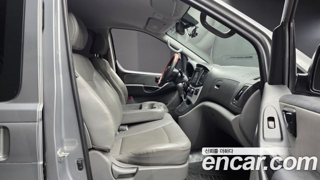 Hyundai Starex 2017 — photo 12