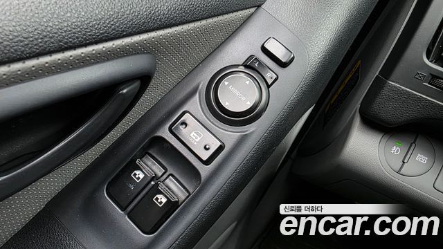 Hyundai Starex 2017 — photo 18
