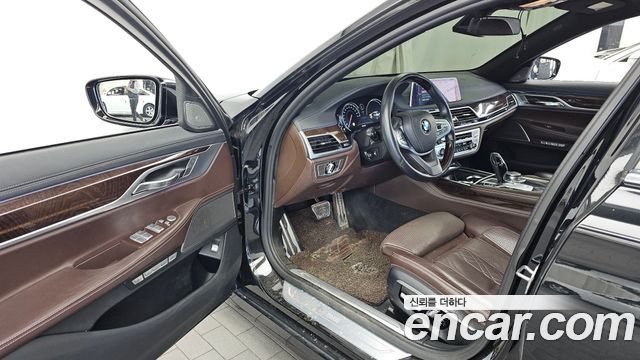 BMW 7-Series 2016 — photo 10