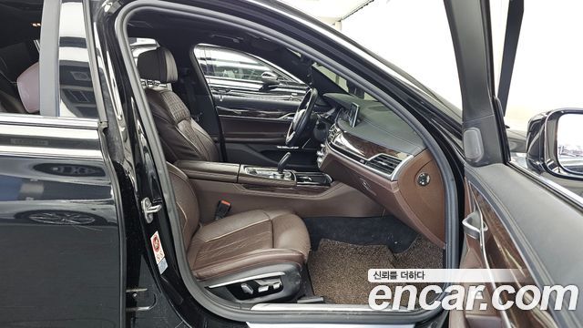 BMW 7-Series 2016 — photo 11