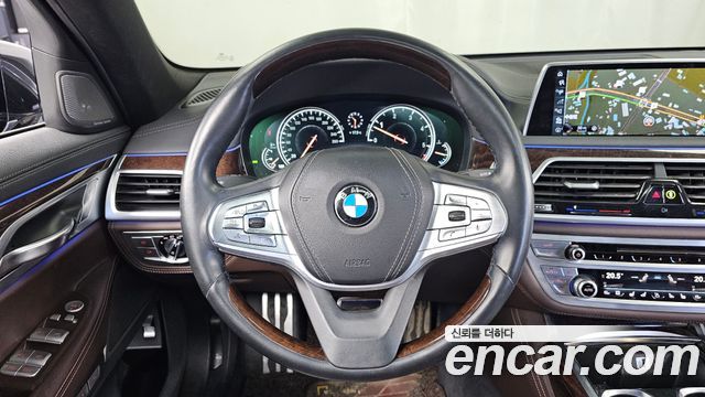 BMW 7-Series 2016 — photo 13