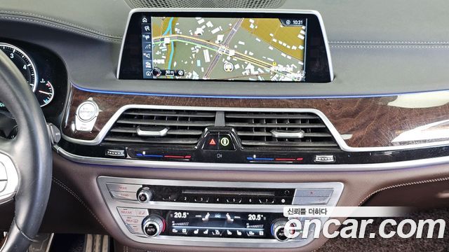 BMW 7-Series 2016 — photo 14