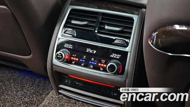 BMW 7-Series 2016 — photo 19