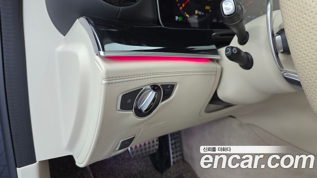 Mercedes-Benz AMG GT 2021 — photo 28