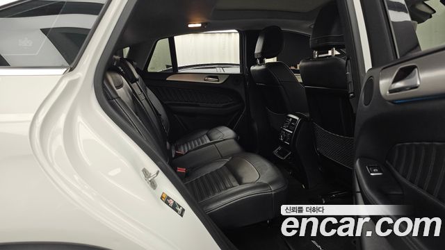 Mercedes-Benz GLE-Class 2018 — photo 18