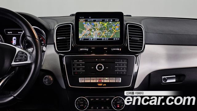 Mercedes-Benz GLE-Class 2018 — photo 20