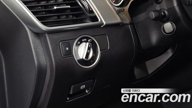 Mercedes-Benz GLE-Class 2018 — photo 24