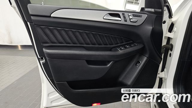 Mercedes-Benz GLE-Class 2018 — photo 14