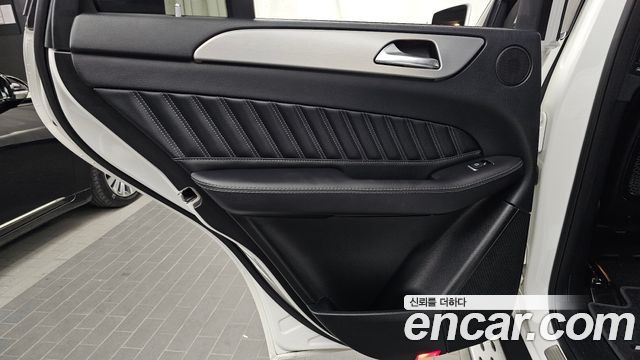 Mercedes-Benz GLE-Class 2018 — photo 15
