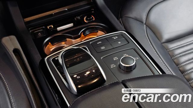 Mercedes-Benz GLE-Class 2018 — photo 30