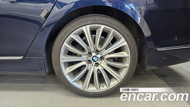 BMW 7-Series 2016 — photo 5