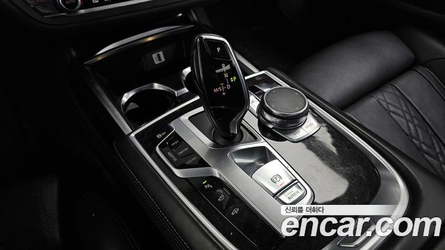 BMW 7-Series 2016 — photo 9