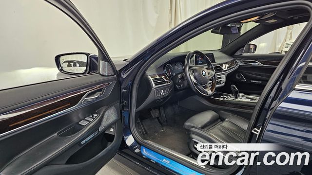 BMW 7-Series 2016 — photo 10