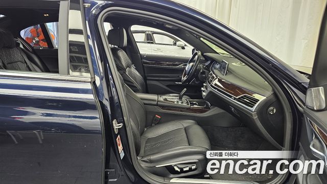 BMW 7-Series 2016 — photo 11