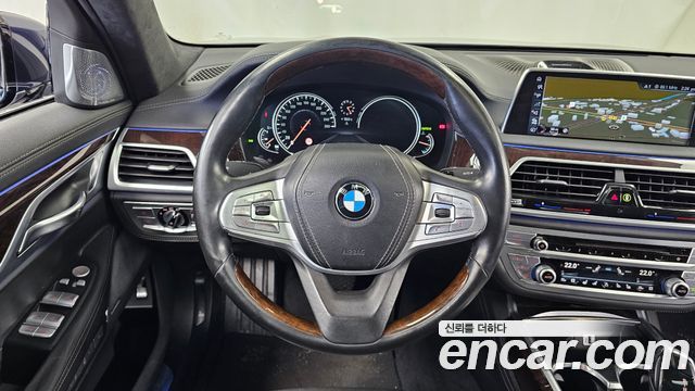 BMW 7-Series 2016 — photo 13