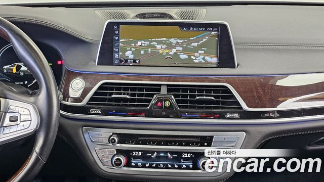 BMW 7-Series 2016 — photo 14