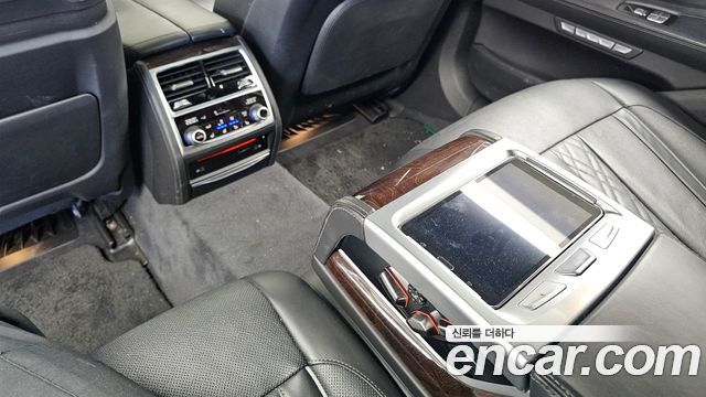 BMW 7-Series 2016 — photo 18