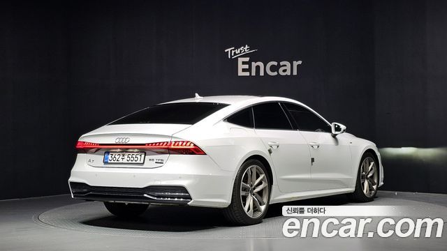 Audi A7 2021 — photo 2