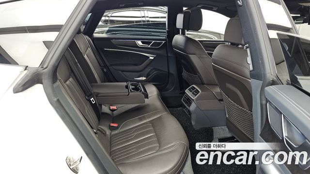 Audi A7 2021 — photo 12