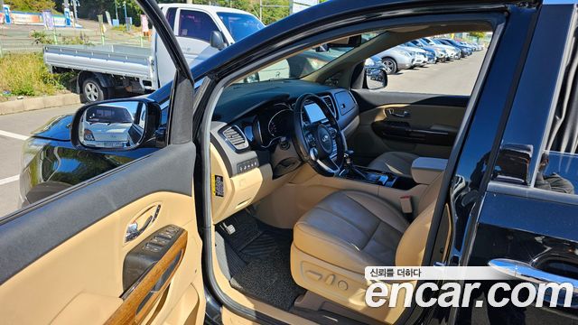 Kia Canival 2017 — photo 10