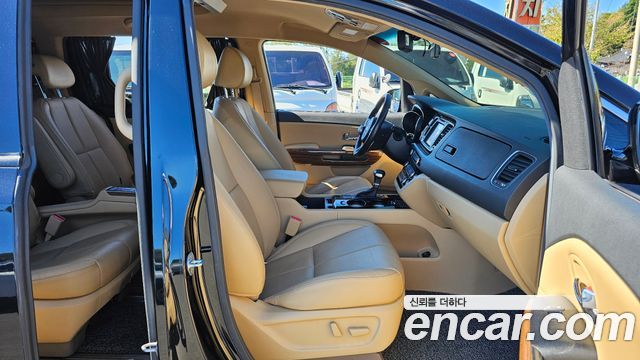 Kia Canival 2017 — photo 11