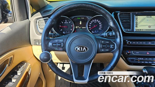 Kia Canival 2017 — photo 13
