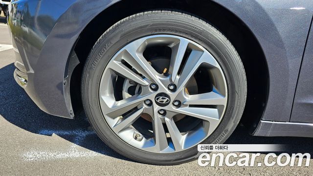 Hyundai AVANTE 2018 — photo 5