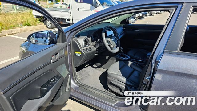 Hyundai AVANTE 2018 — photo 10