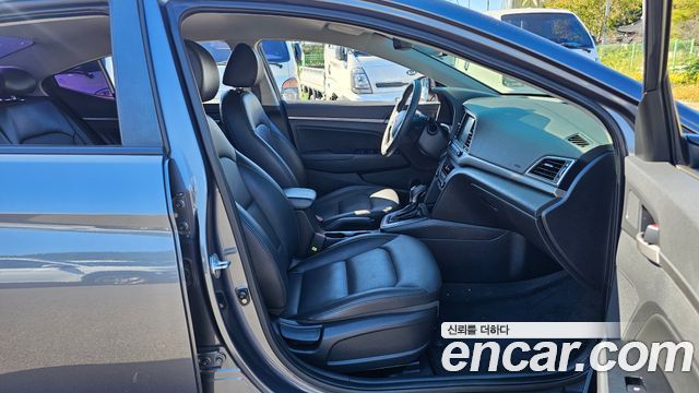 Hyundai AVANTE 2018 — photo 11