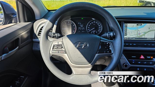 Hyundai AVANTE 2018 — photo 13
