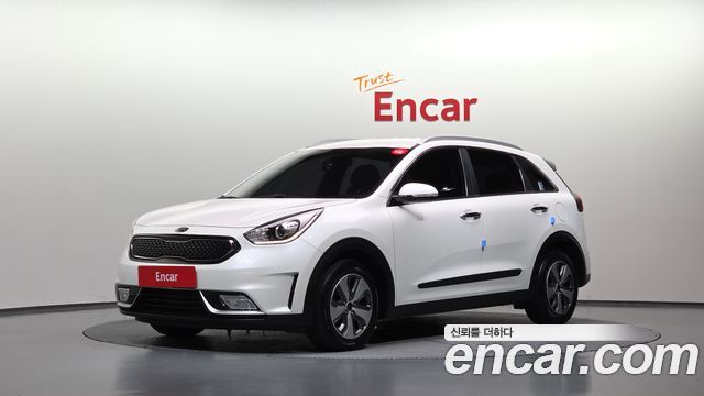 Kia Niro 2018 — photo 1