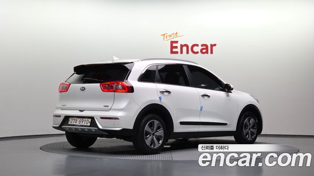 Kia Niro 2018 — photo 2