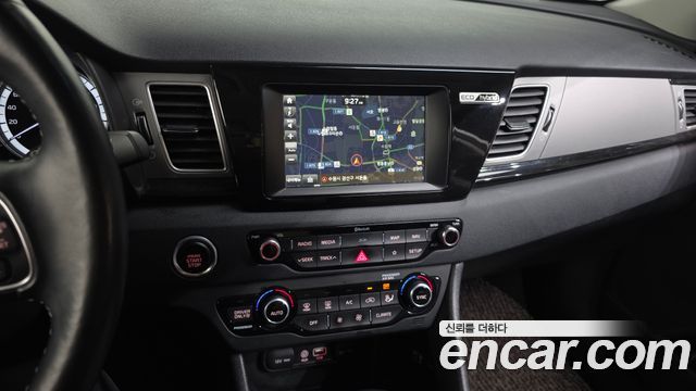 Kia Niro 2018 — photo 21