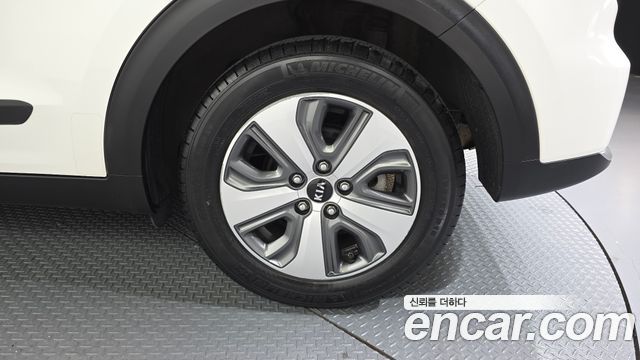 Kia Niro 2018 — photo 7