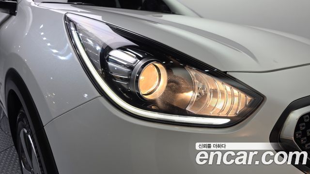 Kia Niro 2018 — photo 8